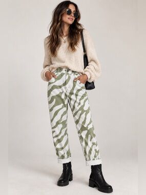 Sage & White Zebra Print Pants Size M